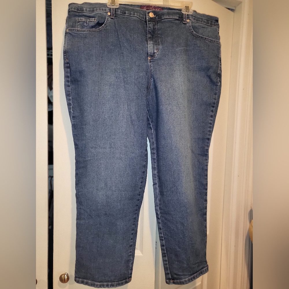 Gloria Vanderbilt Amanda Straight Leg Jeans